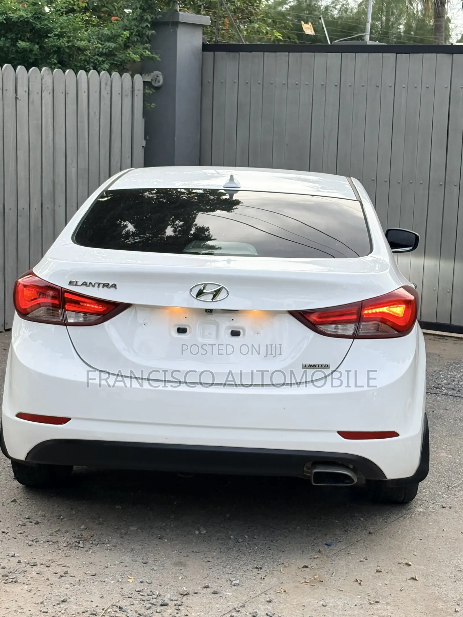 Hyundai Elantra Limited Sedan FWD (1.8L 4cyl 6A) 2016 White