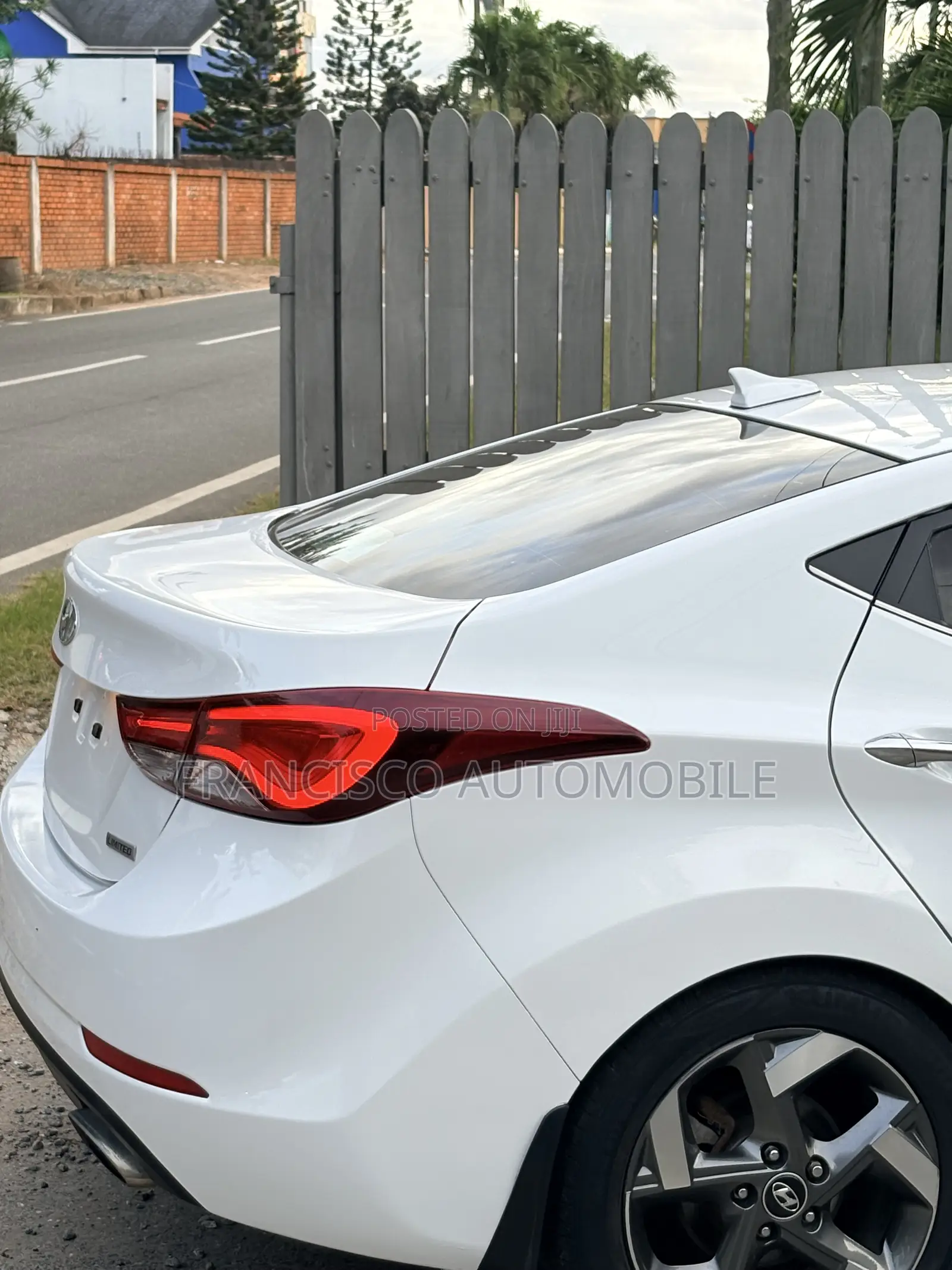 Hyundai Elantra Limited Sedan FWD (1.8L 4cyl 6A) 2016 White