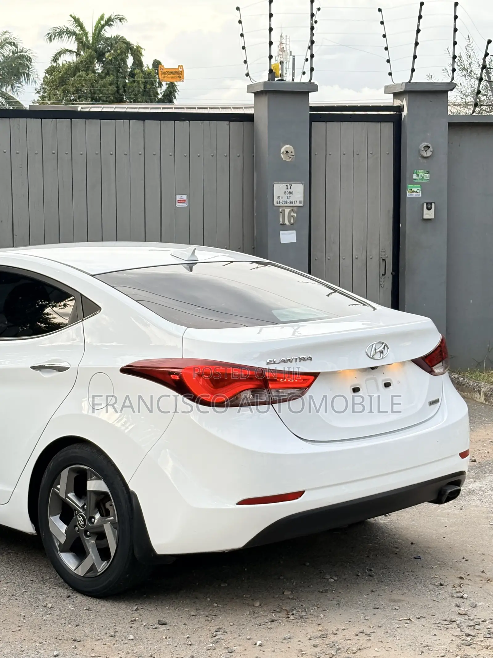 Hyundai Elantra Limited Sedan FWD (1.8L 4cyl 6A) 2016 White