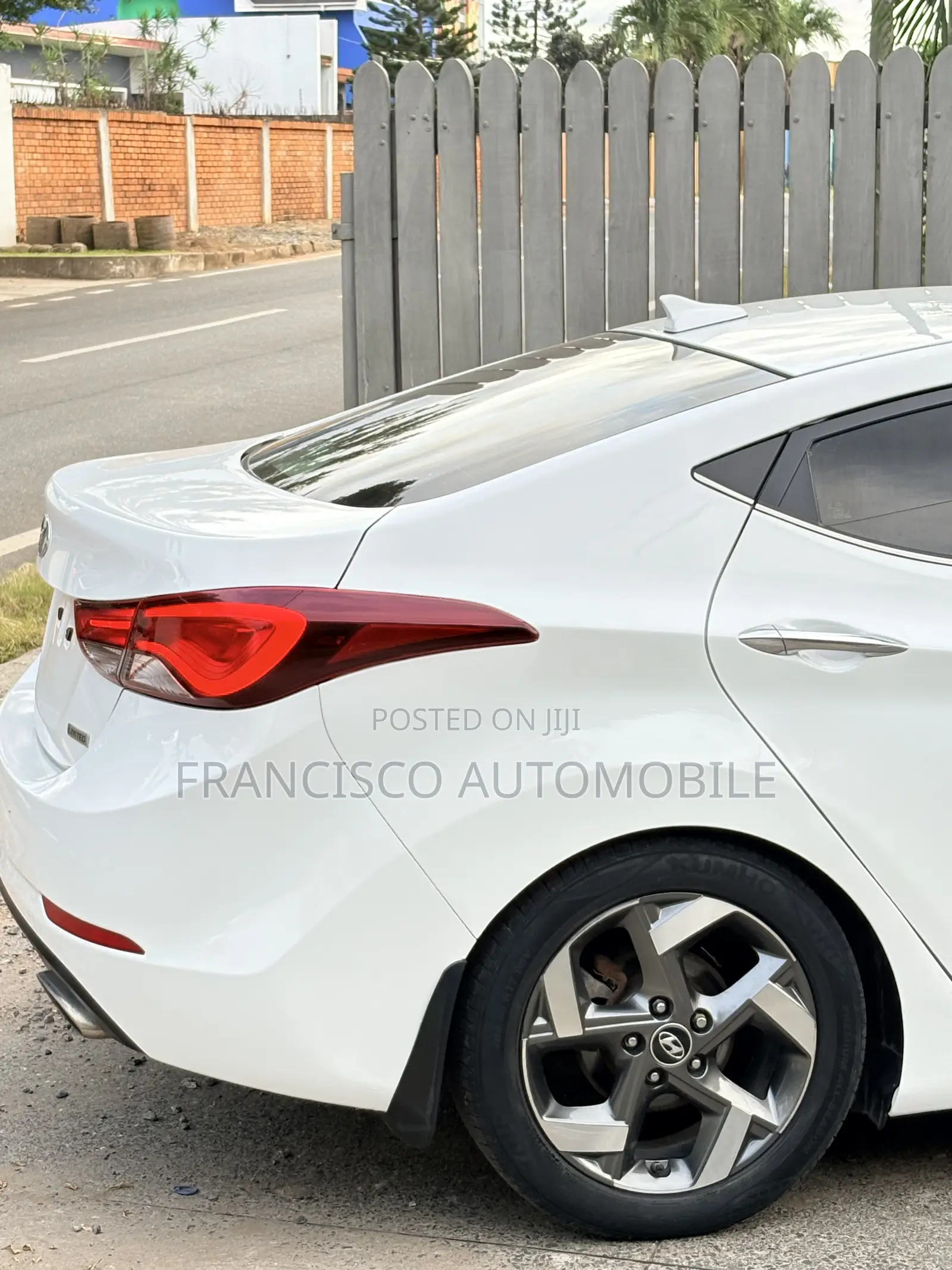 Hyundai Elantra Limited Sedan FWD (1.8L 4cyl 6A) 2016 White