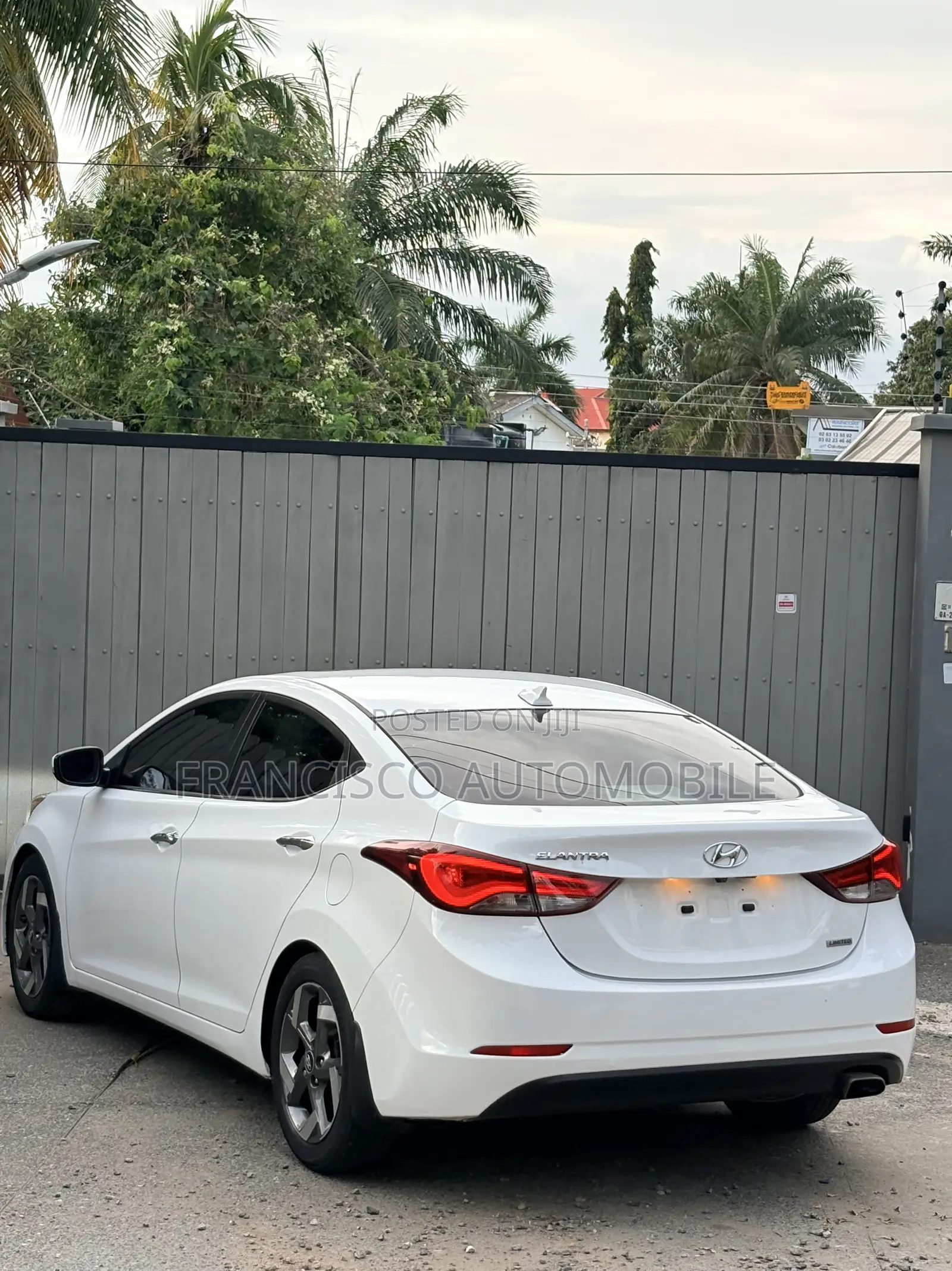 Hyundai Elantra Limited Sedan FWD (1.8L 4cyl 6A) 2016 White