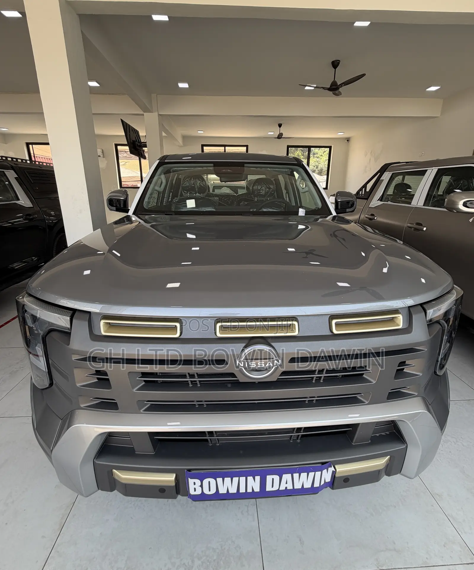 New Nissan Frontier PRO-4X Crew Cab 4WD 5.0 ft. SB 2026 Gray