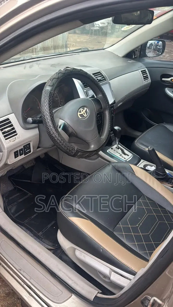 Toyota Corolla 2010 Gold