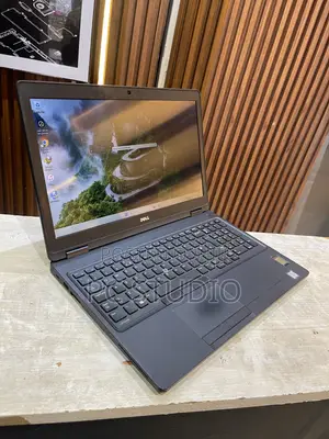 Laptop Dell Latitude 15 5580 4GB Intel Core i5 SSHD (Hybrid) 128GB