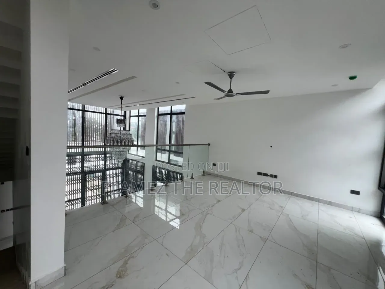 4bdrm House in Labone, Coffee Shop Area for rent