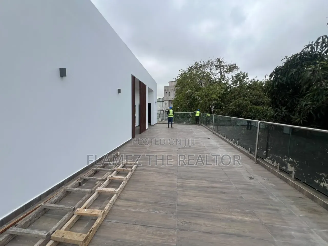 4bdrm House in Labone, Coffee Shop Area for rent