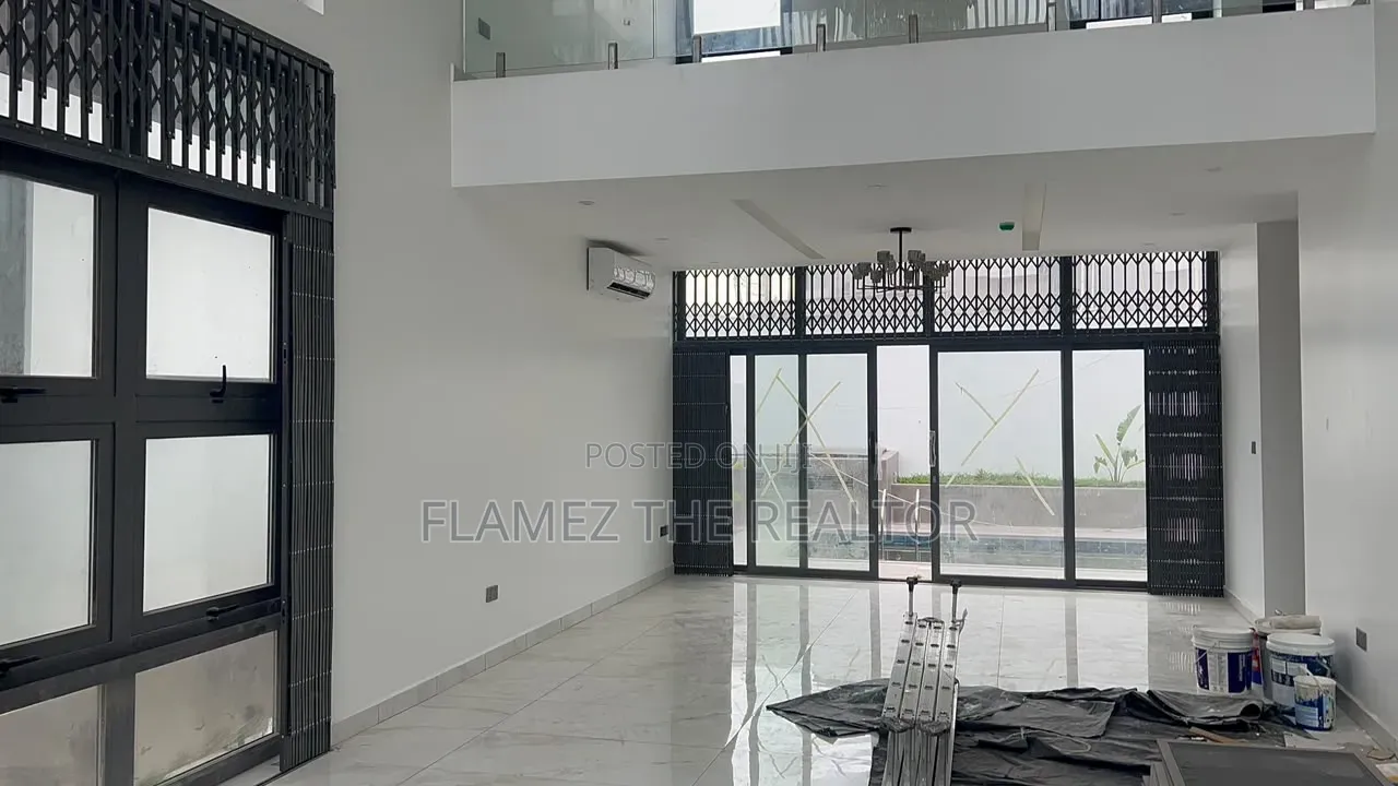 4bdrm House in Labone, Coffee Shop Area for rent