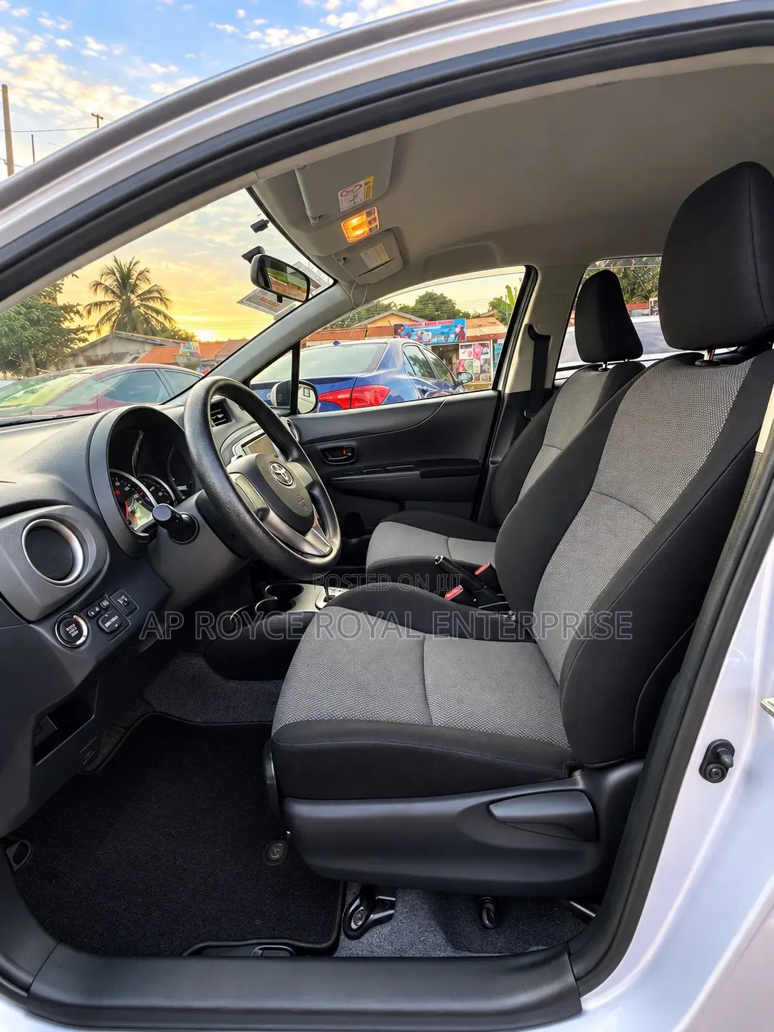 Toyota Vitz 1.3 AWD 5dr 2013 Silver