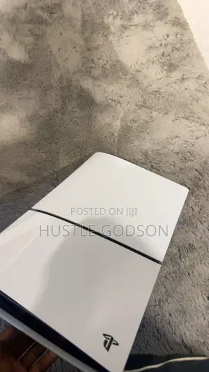 PS5-Slim UK Used 1tb. 2 Controllers