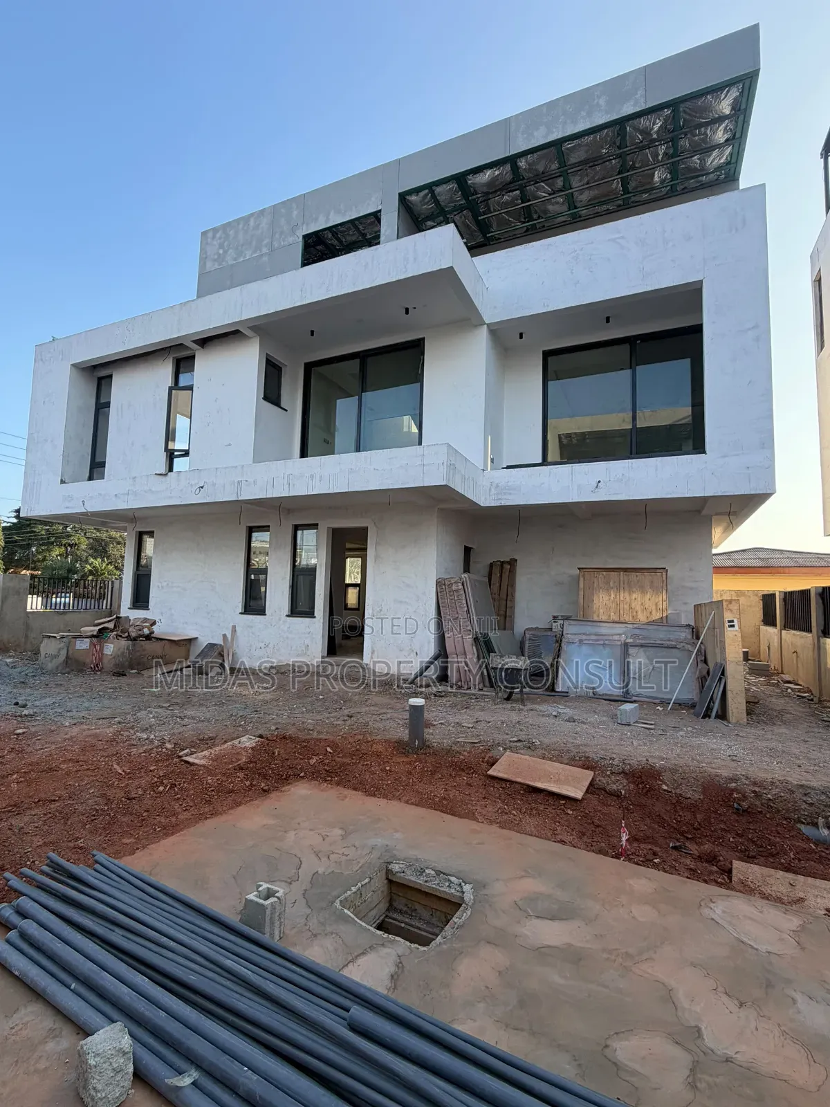 3bdrm Townhouse/Terrace in Dzorwulu for sale
