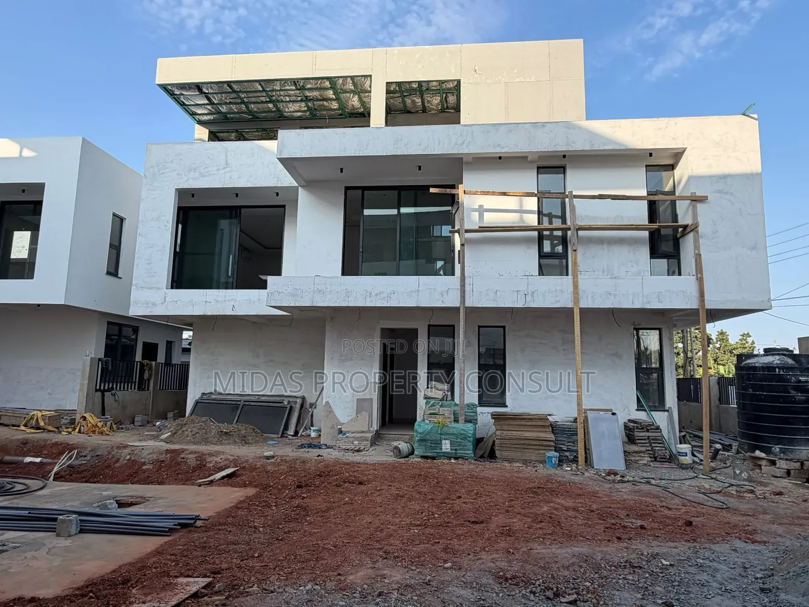 3bdrm Townhouse/Terrace in Dzorwulu for sale