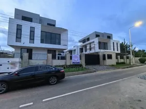 3bdrm Townhouse/Terrace in Dzorwulu for sale