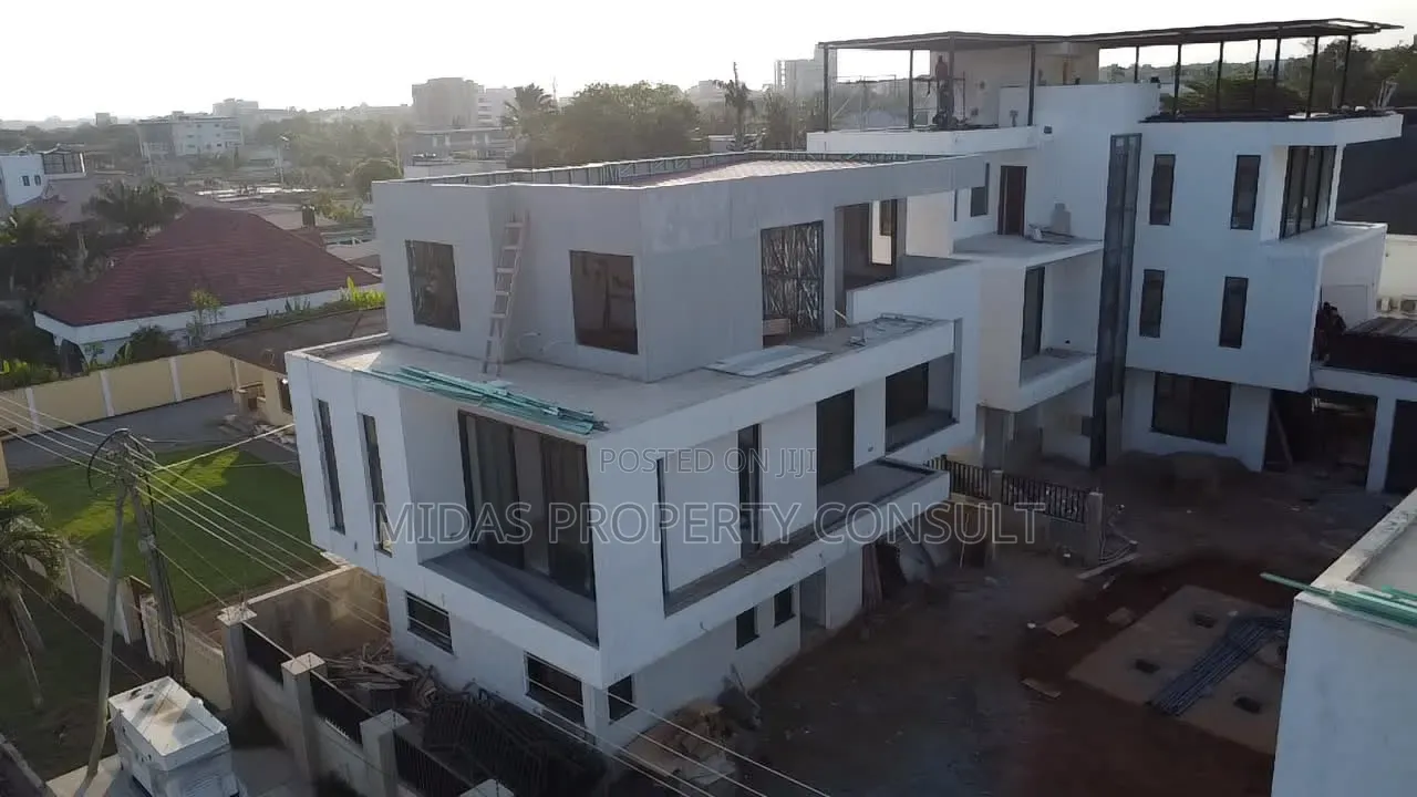 3bdrm Townhouse/Terrace in Dzorwulu for sale