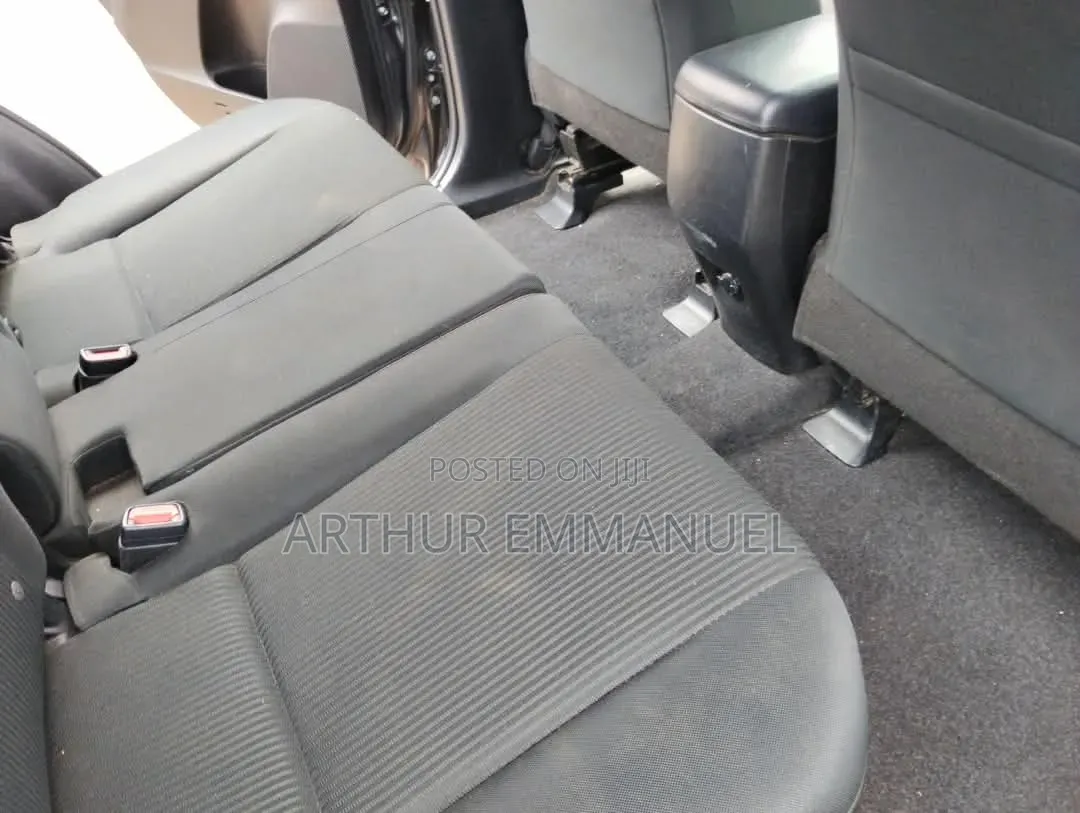 Toyota RAV4 LE FWD (2.5L 4cyl 6A) 2017 Gray