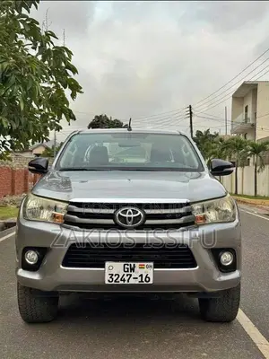 Toyota Hilux SR 4x4 2015 Silver