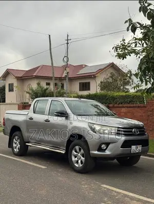 Toyota Hilux SR 4x4 2015 Silver