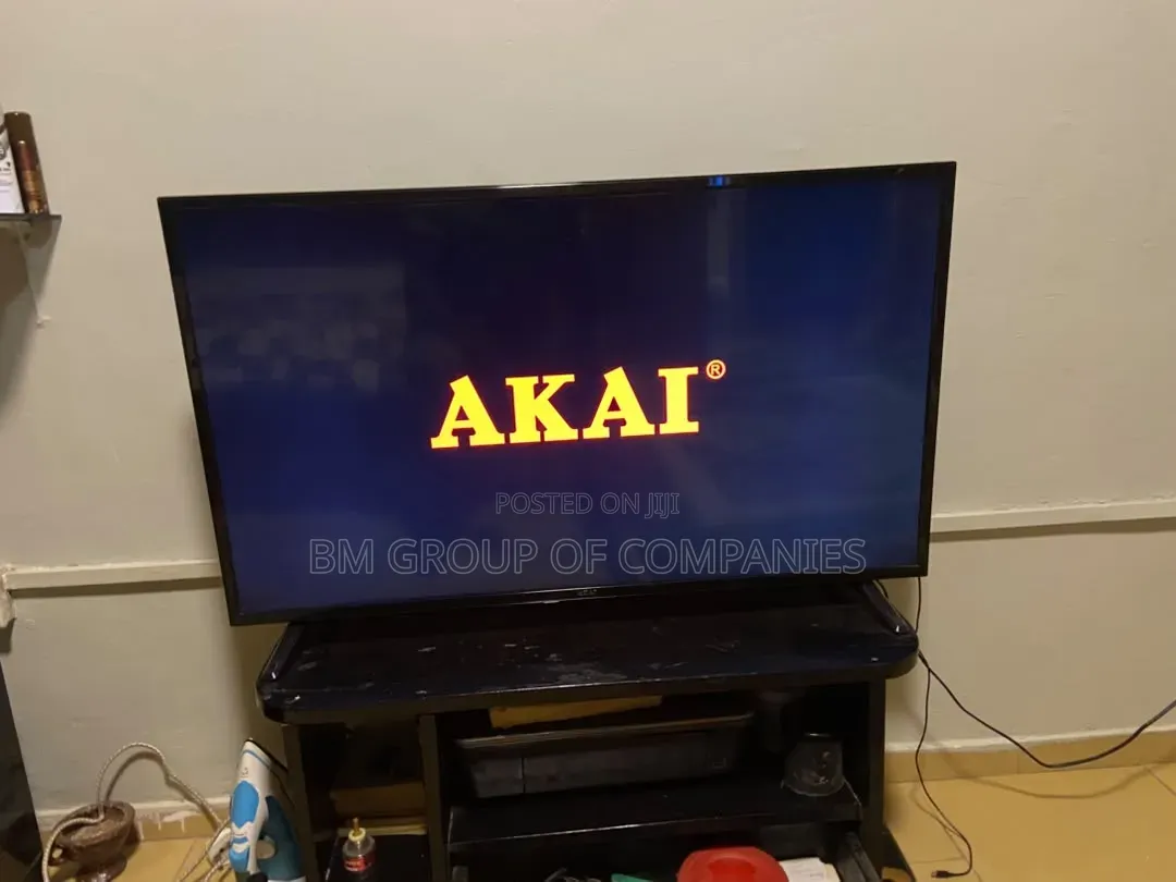 AKAI 43" Digital Satellite LED TV