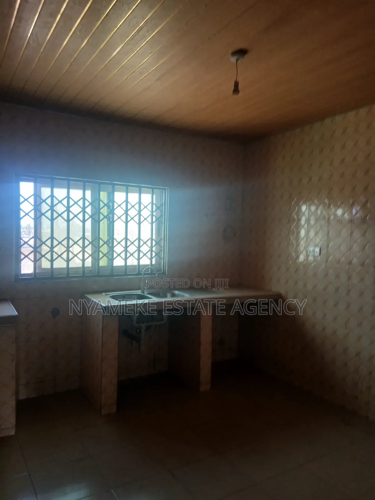 3bdrm Apartment in Atomic, Exhibition for rent