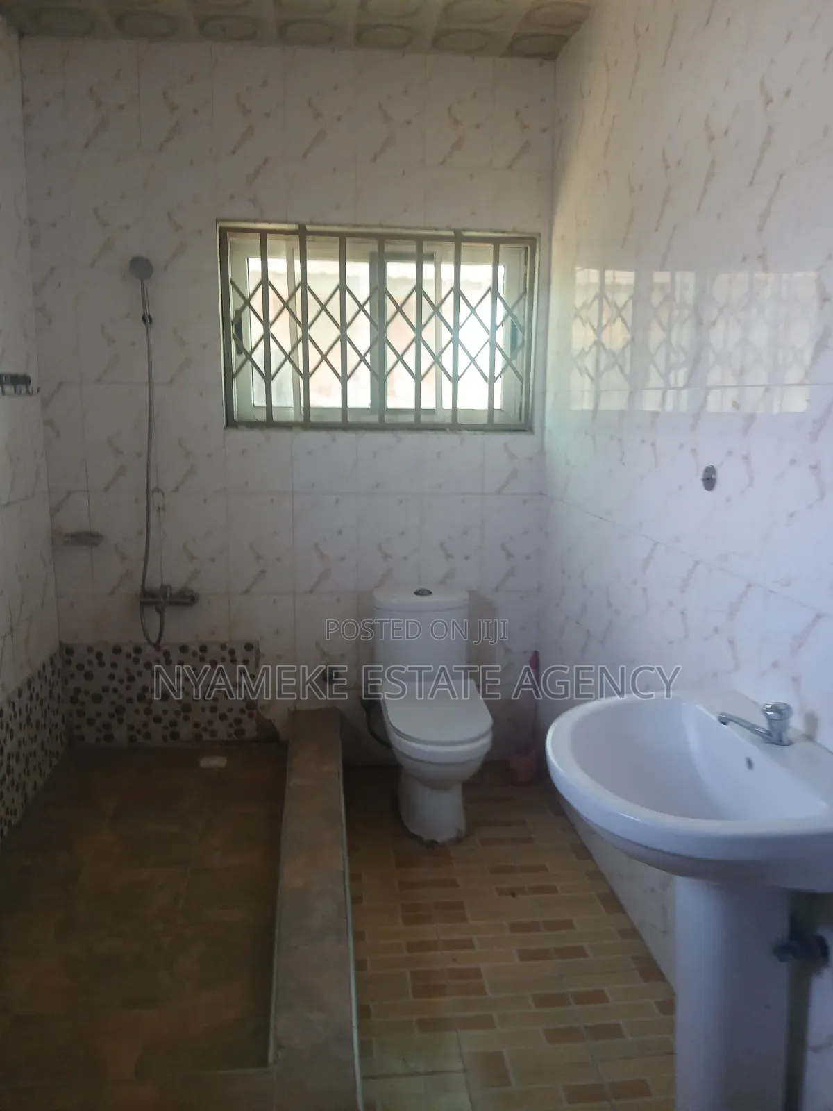 3bdrm Apartment in Atomic, Exhibition for rent