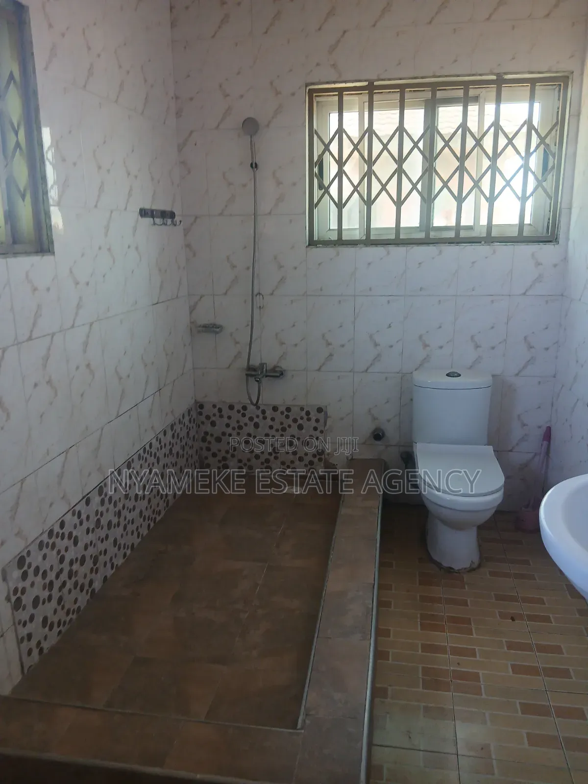 3bdrm Apartment in Atomic, Exhibition for rent