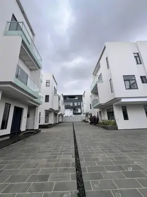 4bdrm Duplex in East Legon for rent