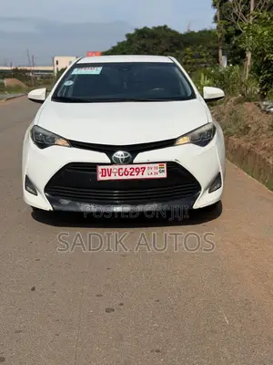 Toyota Corolla LE (1.8L 4cyl 2A) 2019 White
