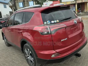 Toyota RAV4 LE AWD (2.5L 4cyl 6A) 2017 Red