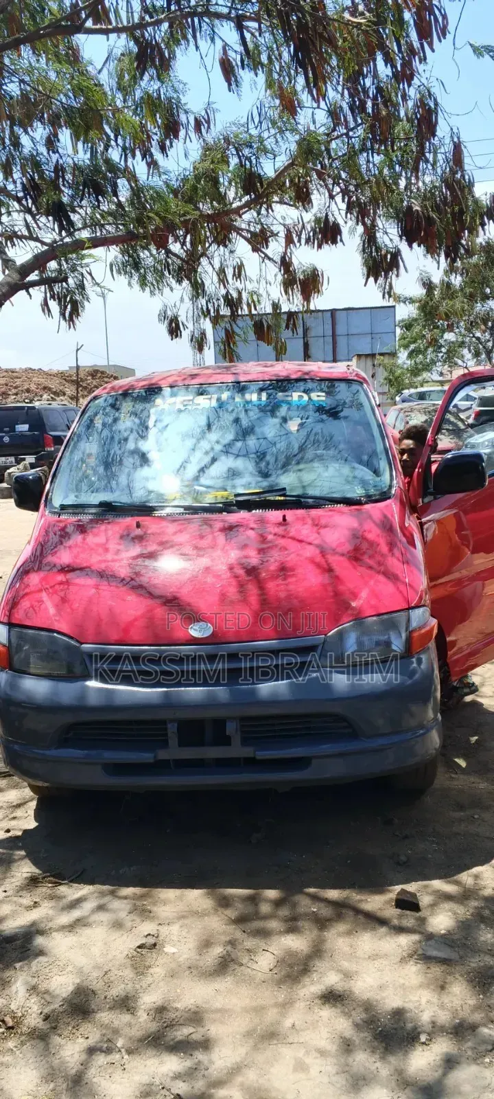 Toyota HiAce 2015 Red