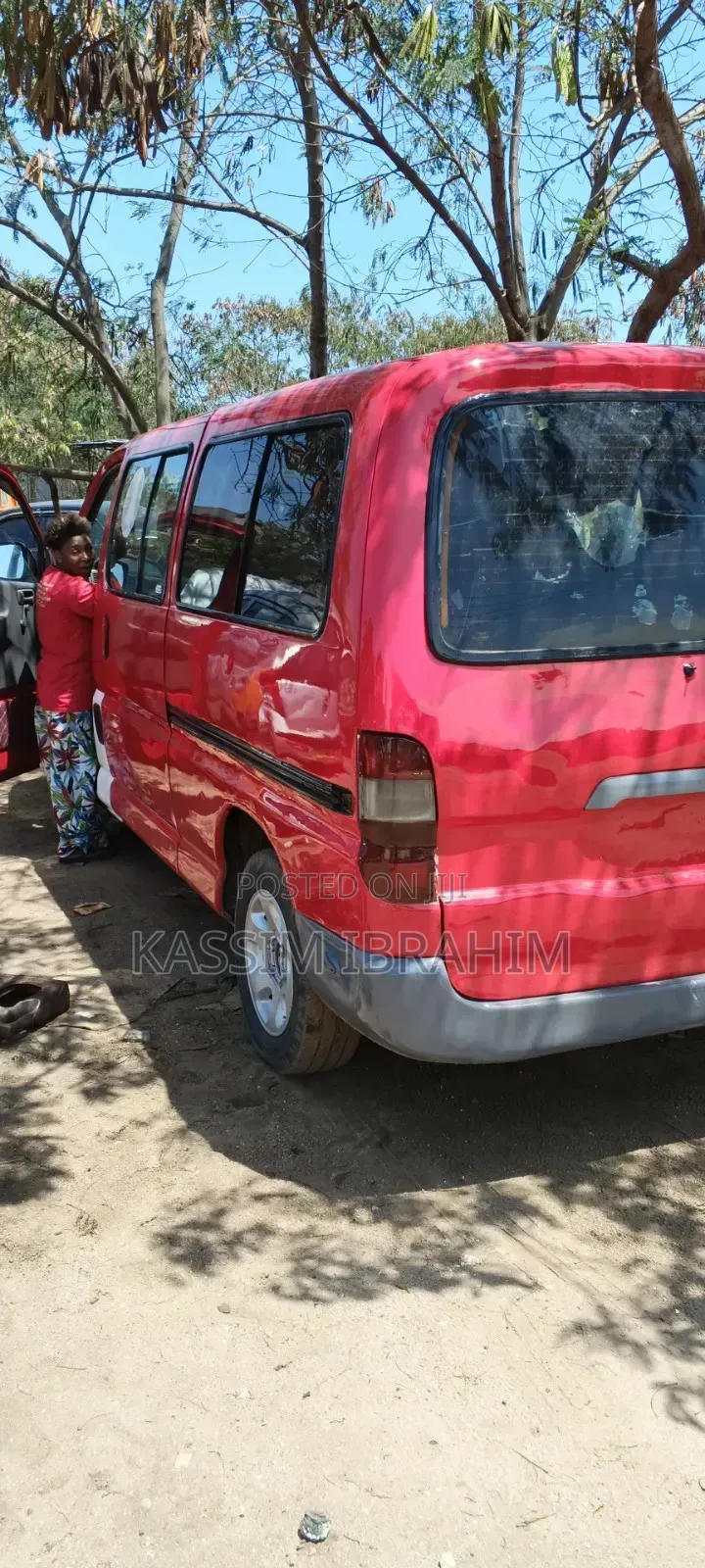 Toyota HiAce 2015 Red