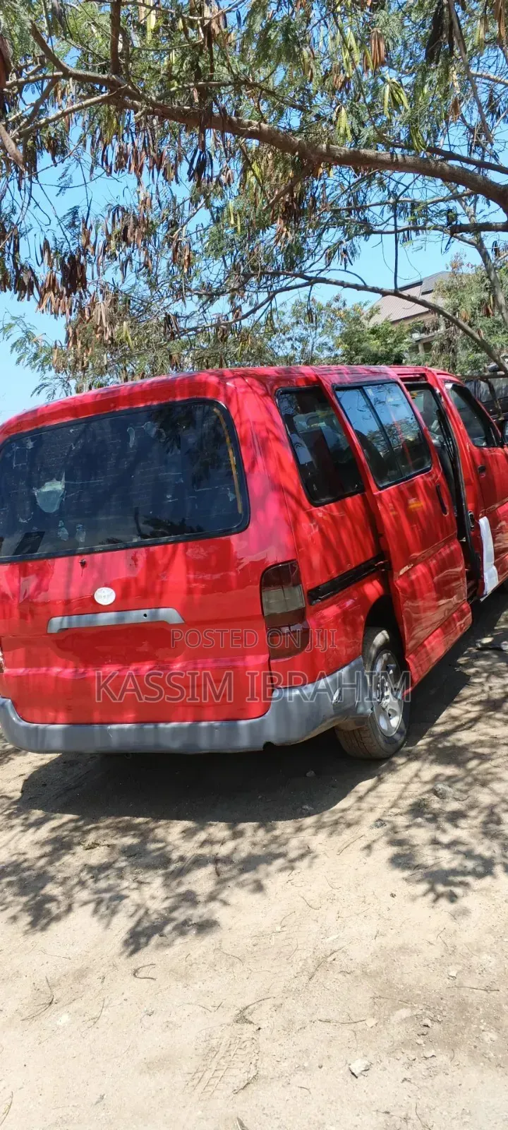 Toyota HiAce 2015 Red