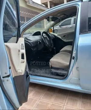 Toyota Vitz 2010 Blue
