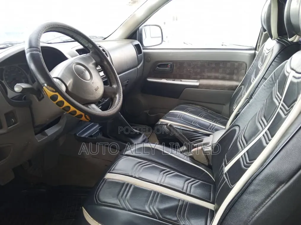 Isuzu D-MAX 2008 Silver