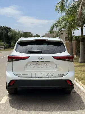 Toyota Highlander XLE 2022 White