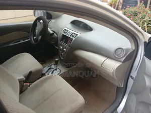 Toyota Belta 2009 Silver