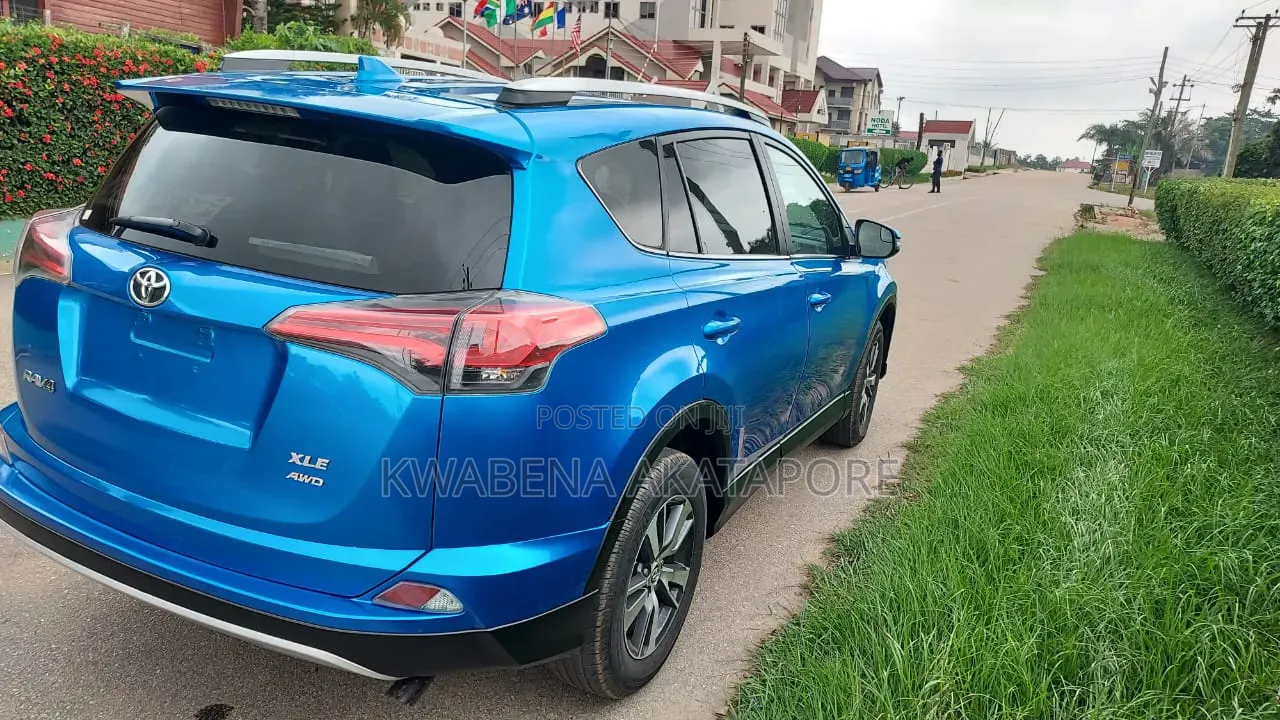 Toyota RAV4 2018 Blue