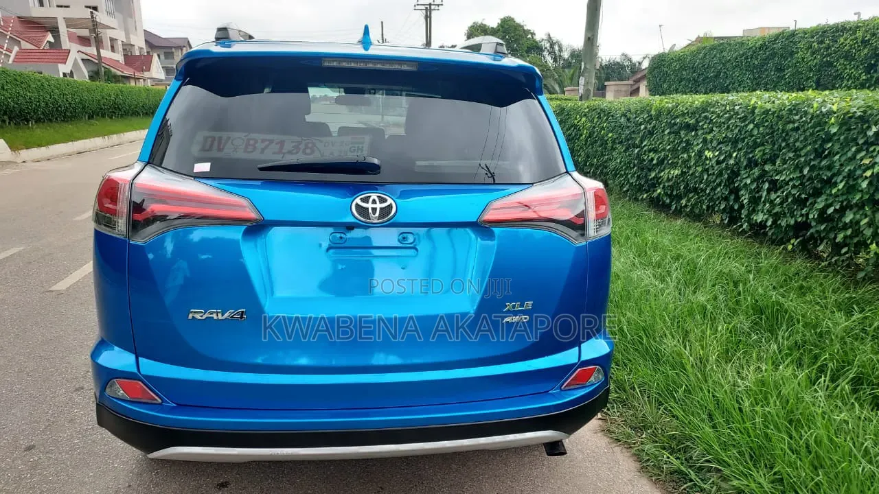 Toyota RAV4 2018 Blue