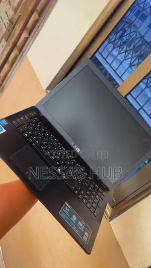 Laptop Asus E406SA 4GB Intel Core i3 HDD 500GB