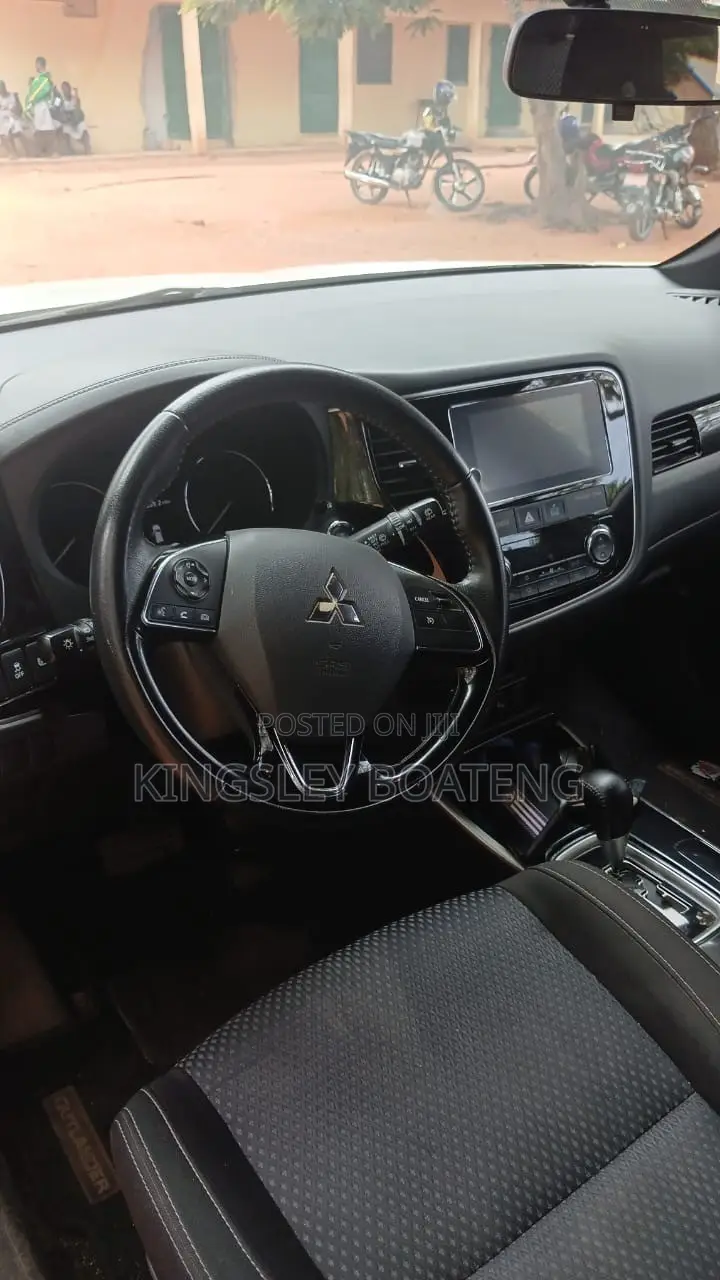 Mitsubishi Outlander SE FWD 2018 White