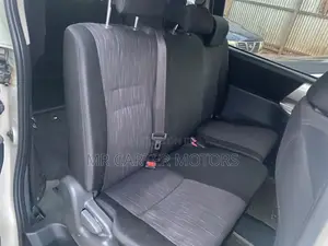 Toyota Voxy V 2WD 8-Seater 2013 White