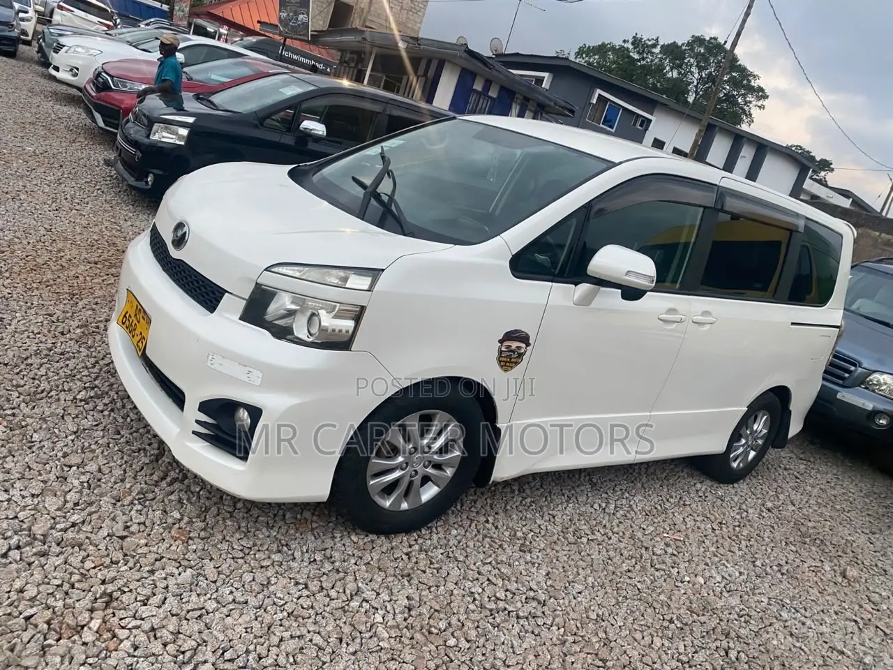 Toyota Voxy V 2WD 8-Seater 2013 White