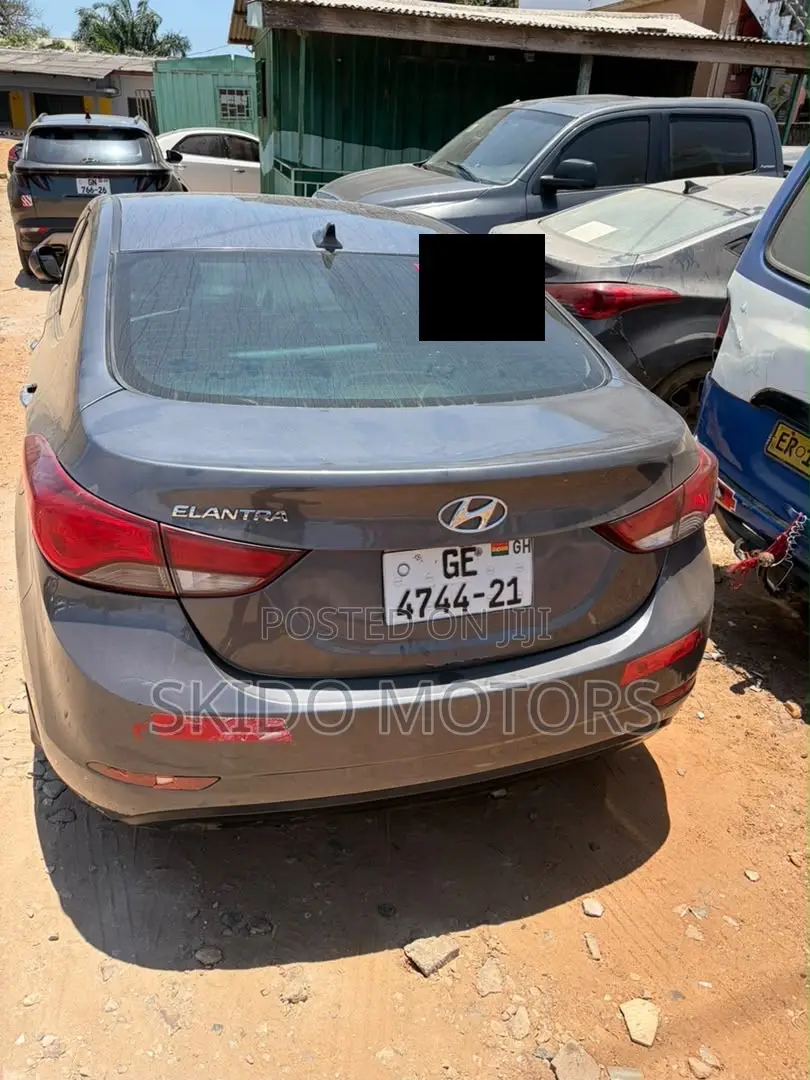 Hyundai Elantra Limited 4dr Sedan (1.8L 4cyl 6A) 2015 Gray