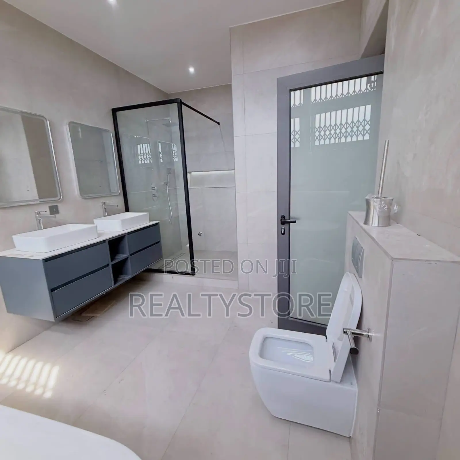 4bdrm House in Cantoment, Accra Metropolitan for rent