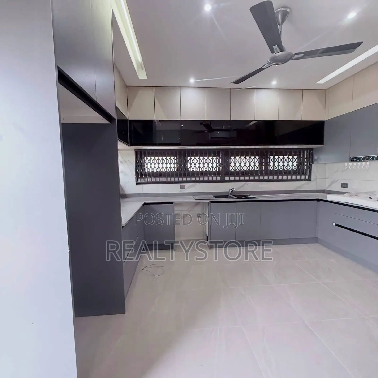 4bdrm House in Cantoment, Accra Metropolitan for rent