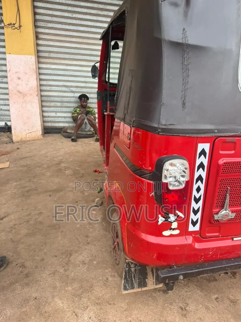 TVS Apache 180 RTR 2025 Red