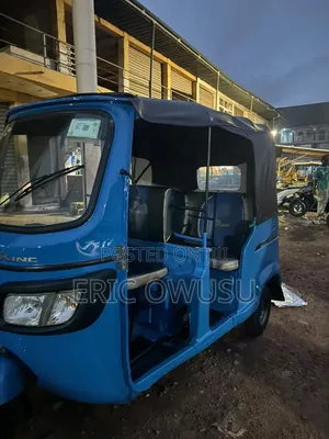 TVS Apache 160 4V 2025 Blue