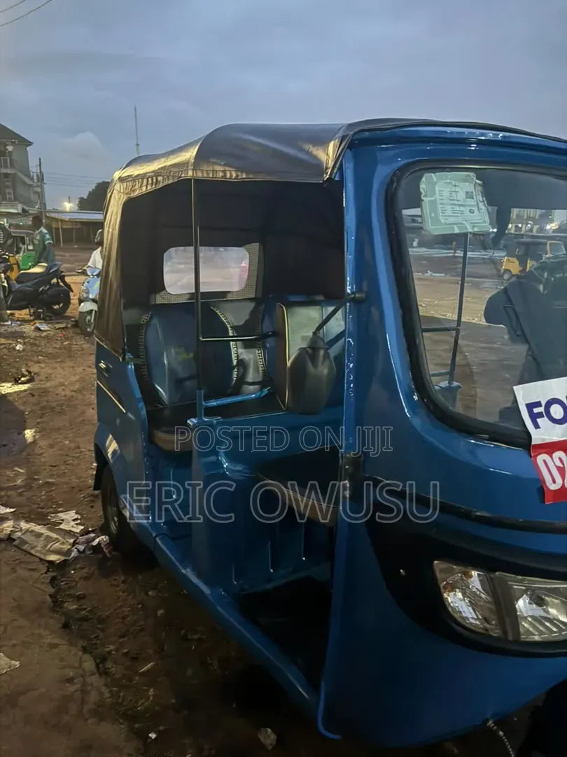 TVS Apache 160 4V 2025 Blue