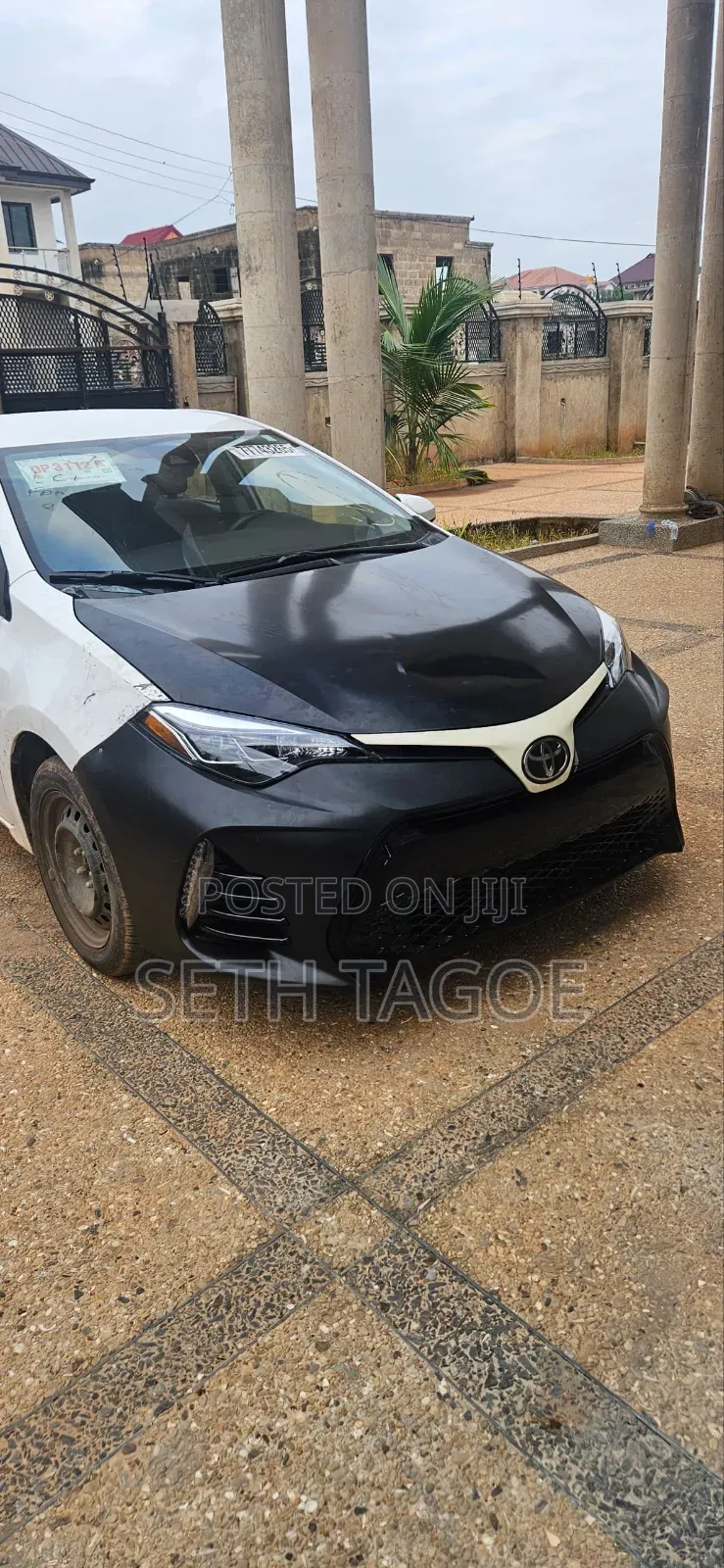 Toyota Corolla LE (1.8L 4cyl 2A) 2018 White