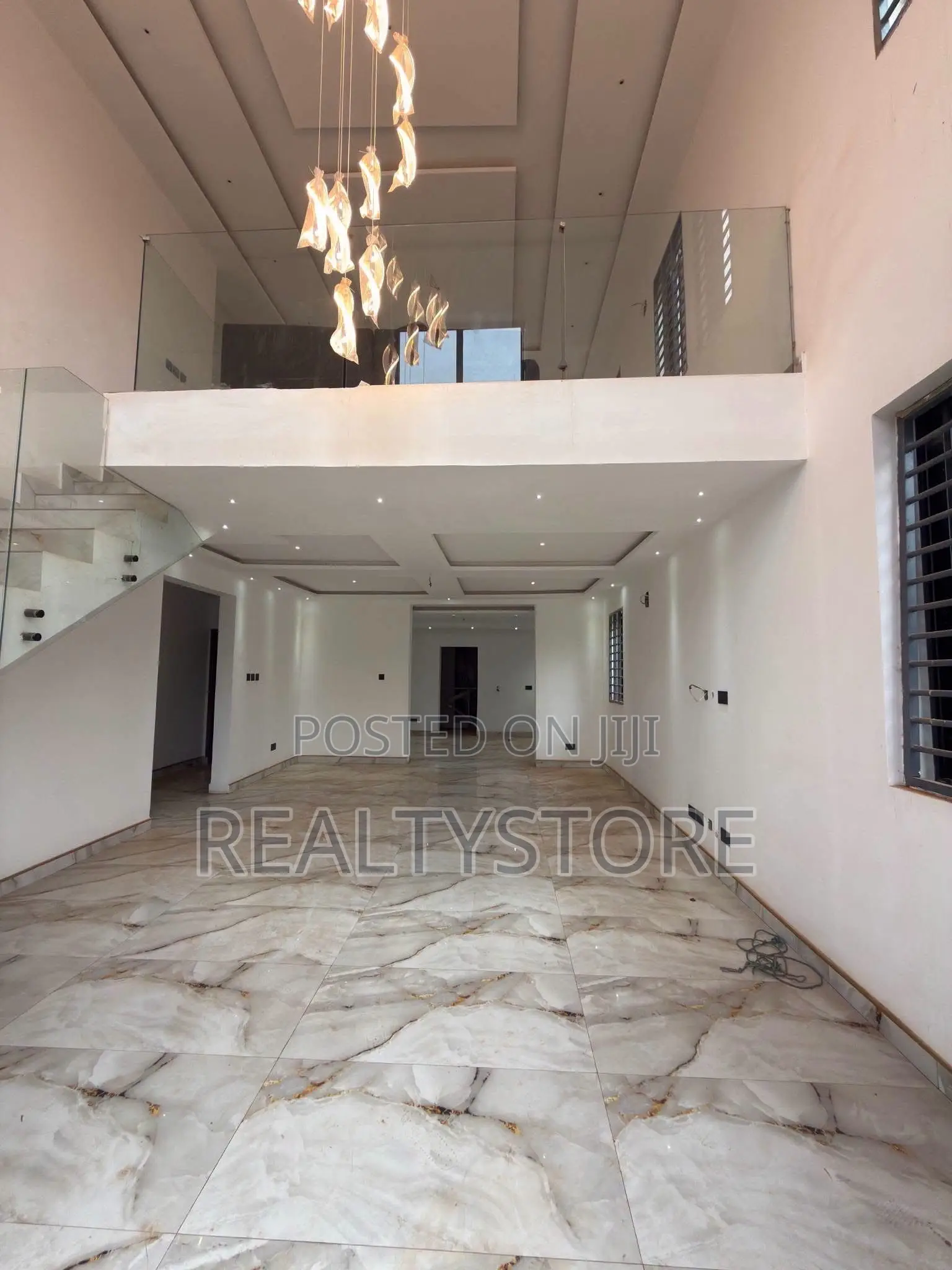 5bdrm House in Adenta, Accra Metropolitan for sale
