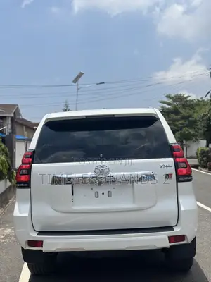 Toyota Land Cruiser Prado 2017 White