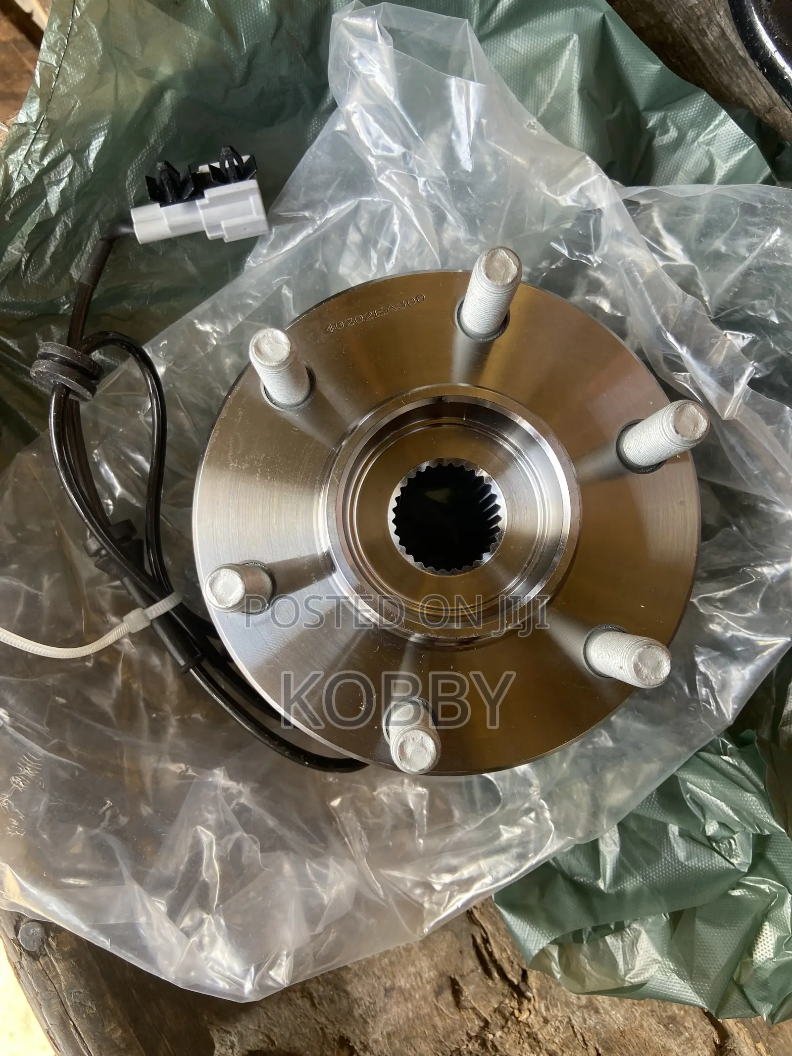 Navara /Pathfinder 2006,2007,2008,2009,2010,2011,2012 Front Wheel Hubs